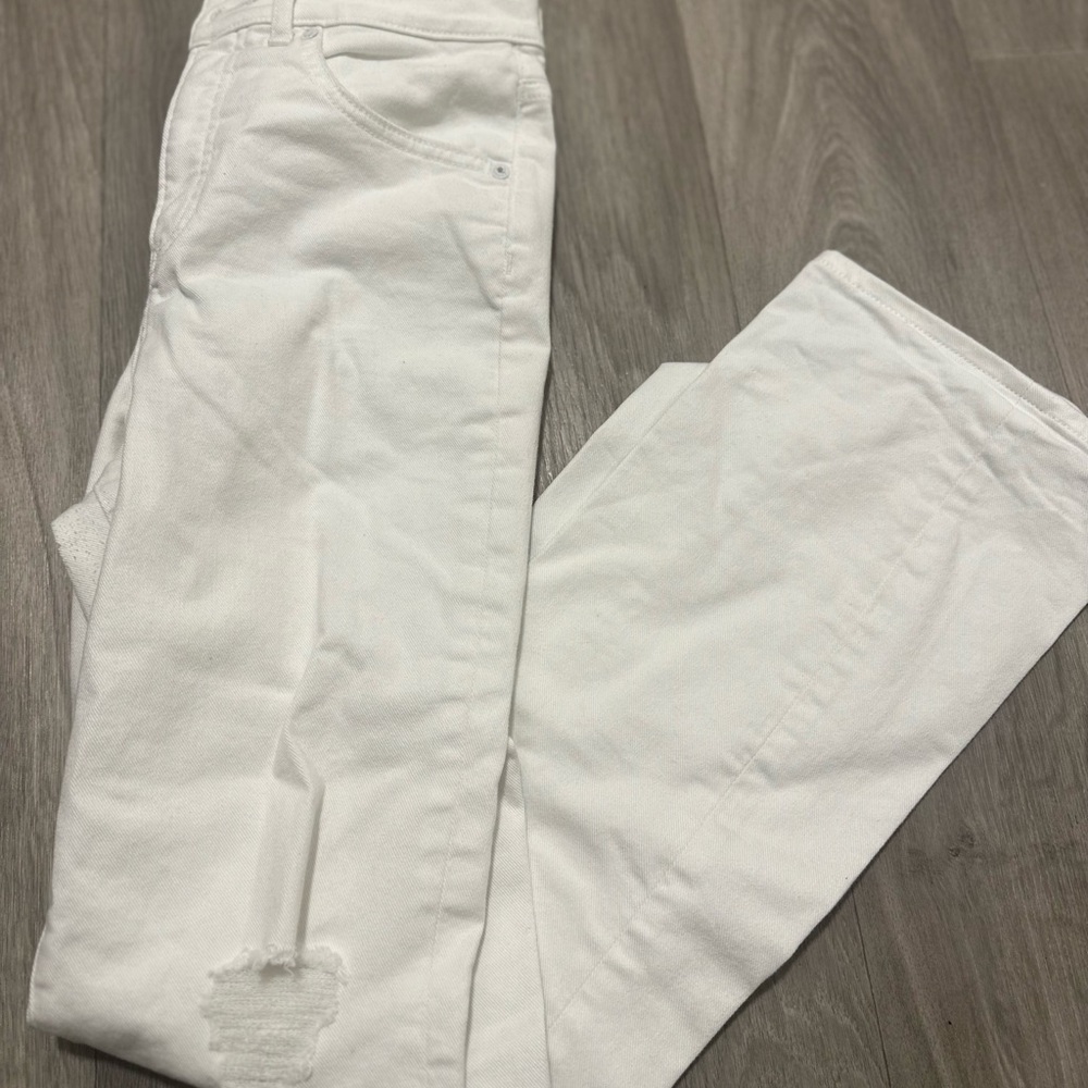 Guess white flare jean size 2r preowned